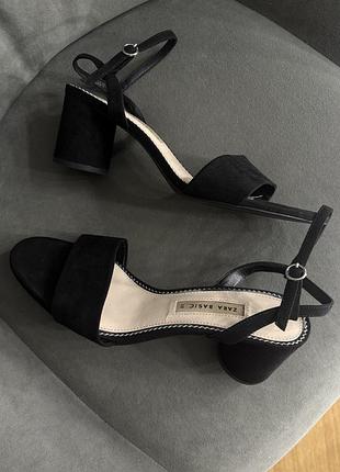 Босоніжки zara замша