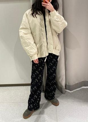 Молочний нейлоновий оверсайз бомбер з утепленням zara 
🔥🔥🔥🔥🔥🔥🔥🔥🔥🔥🔥🔥🔥