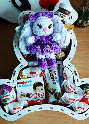 Солодкий подарунковий бокс із kinder, raffaello та хендмейд іграшкою для дитини або дівчини на день народження новий рік (ar413-1)