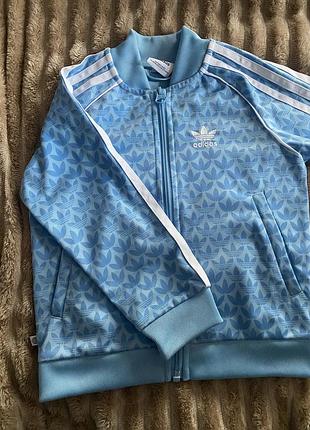Adidas originals monogram track jacket оригінал  продаю стильну олімпійку adidas originals з фірмовим монограмним принтом trefoil pattern