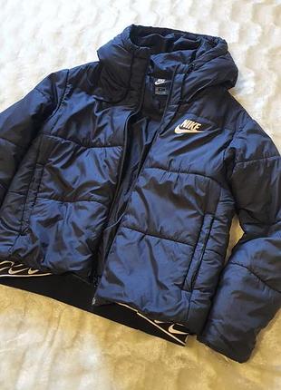 Женская куртка nike. m.