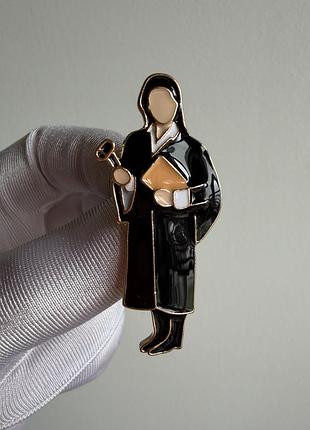 Металева брошка суддя з молотком, пін юристка, брошка адвокат, символ правосуддя
