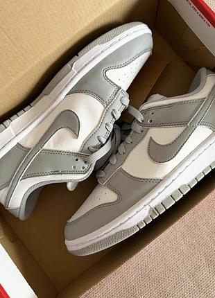 Нові жіночі nike dunk low сірого кольору 24,5 см устілка