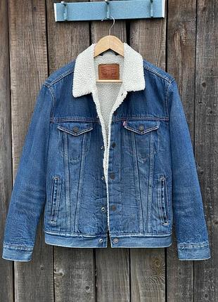 Levis оригінал синя джинсова куртка з хутром білим розмір м