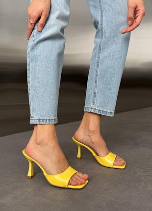 Желтые женские шлепанцы из эко-кожи на лето