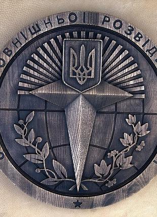 Панно резное из натурального дерева ясень чпу "герб службы внешней разведки украины"