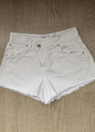 Шорти bershka