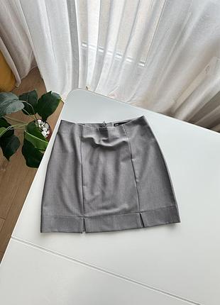 Сіра коротка офісна костюмна класична спідниця міні asos design s розміру з двома розрізами