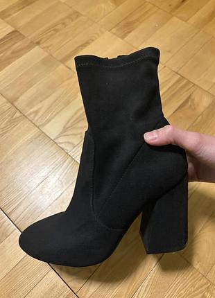 Стильні і гарненькі ботильйони asos design