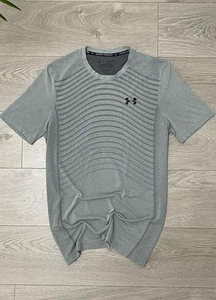 Футболка under armour size m