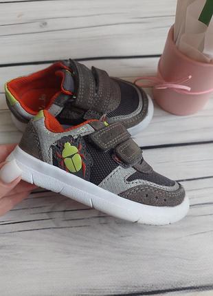 Легенькі кросівки для перших кроків clarks casual light 13,5 см устілка