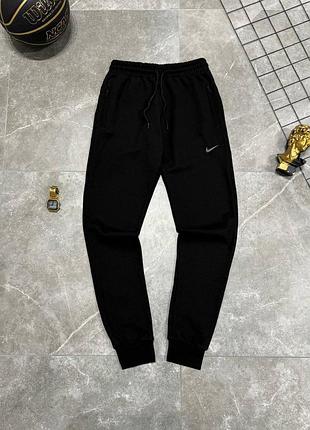 Спортивные штаны nike
