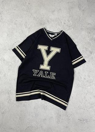 Чорна футболка h&m yale