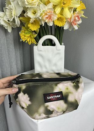 Жіноча оригінальна бананка eastpak