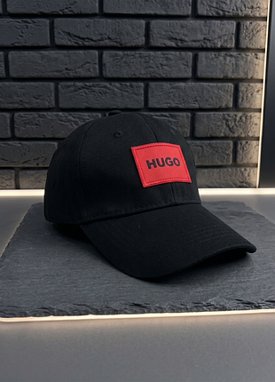 Стильная базовая кепка / бейсболка hugo (hugo boss) черная с красным лого