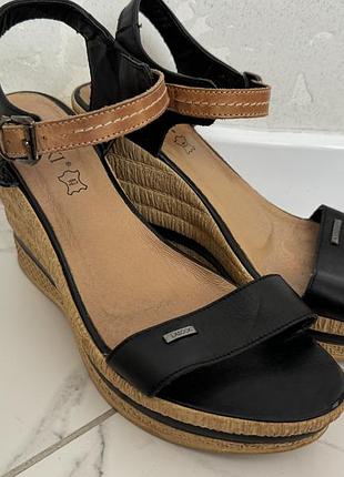 Босоніжки бренду lasocki