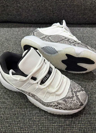 Кросівки чоловічі jordan 11 retro low джордан