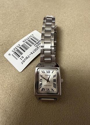 Годинник (новий)casio