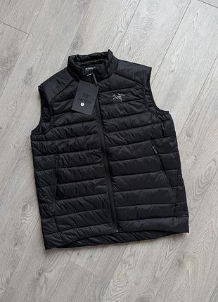 Чоловічий жилет arc’teryx чорного кольору