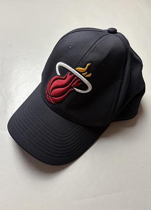 Adidas nba miami heat кепка