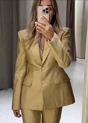 Шикарный золотистый с акцентной талией приталенный пиджак zara
☝️☝️☝️☝️☝️☝️