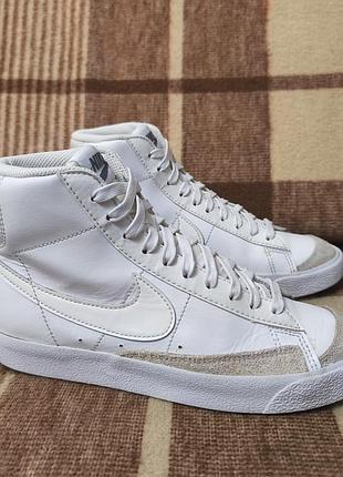 Женские кроссовки nike blazer