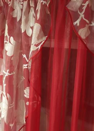 Тюль на кухню червоного кольору з квітами
