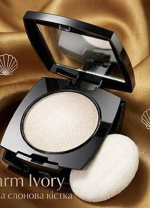 Avon  компактна крем-пудра для обличчя  warm ivorе / тепла слонова кістка, 9 г