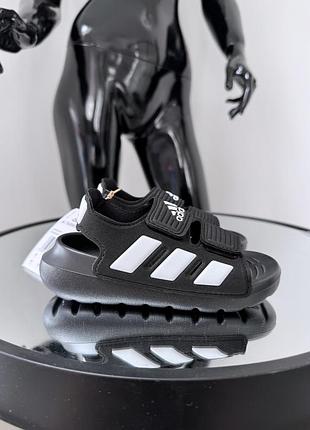 Ультрапопулярні босоніжки на липучках adidas altaswim 2.0
