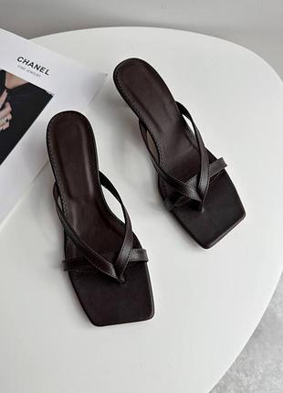 Невероятно стильные женские шлепанцы