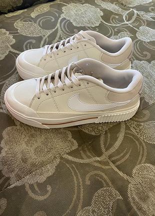 Кросівки від nike