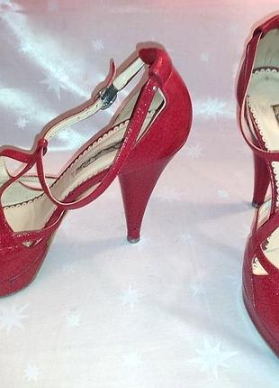 Продам оригинальные босоножки oscar de la renta (италия).