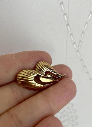 Вінтажна брошка листочок пірʼїна золотиста американський вінтаж