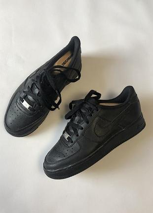 Кроссовки nike air
стан: 5/5
размер: 36.5 (23,5 см)
цена: 649 грн
описание:
стильные кроссовки nike air в отличном состоянии - выглядят как новые.