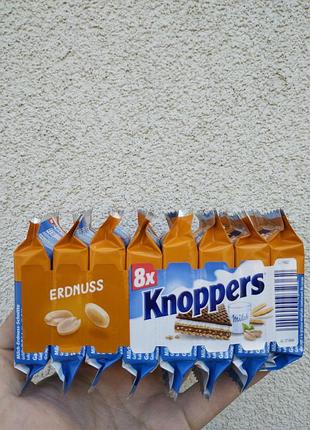 Вафли с арахисом knoppers erdnuss 8×25 г - хрустящие вафли с молочным и арахисовым кремом