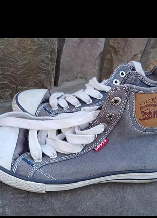 Жіночі джинсові кеди levi strauss.