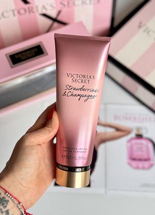 Лосьйон для тіла strawberries champagne victoria’s secret