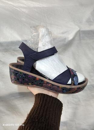 Босоножки женские кожаные