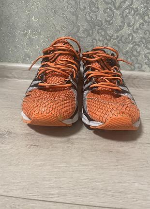 Кросівки asics,розмір 43,5,в гарному стані з невеликим косметичними нюансами,на балонах