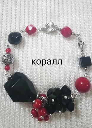 Червоне та чорне браслет з коралом з сріблястой фурнітурой