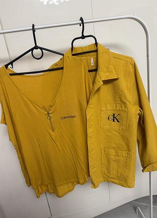 Жовтий комплект костюм футболка джинсова куртка жакет піджак келвін кофта рубашка сорочка брендова