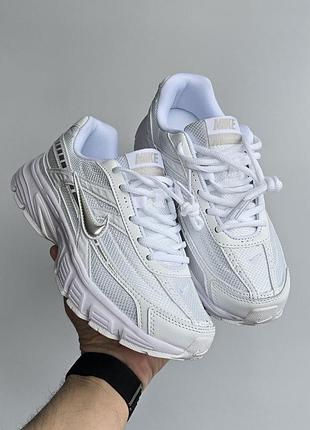 Nike initiator
• white •