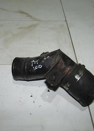 Патрубок інтеркулера коліно 2.0 диз 1cd toyota avensis t25 2003-2008