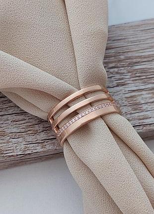 Кольцо золотое широкое с белыми фианитами 5.58
