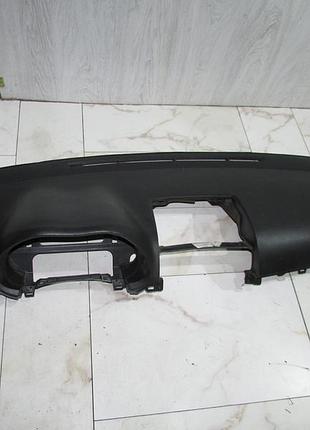 Торпеда панель є незначні тріщини toyota avensis t25 2003-2008