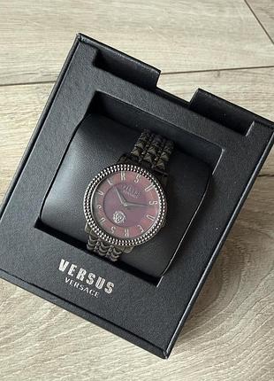 Годинник versace  лінійки versus