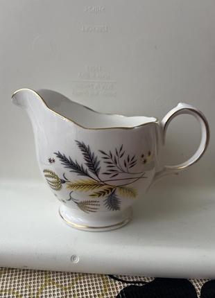 Старовинний молочник (глечик для вершків) англійської компанії colclough, виготовлений з кістяної порцеляни в дизайні stardust (візерунок №6791).