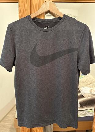 Спортивна футболка nike