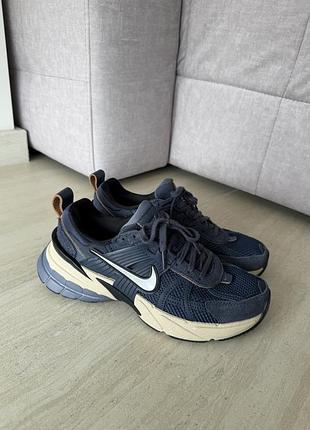 Кросівки nike v2k run