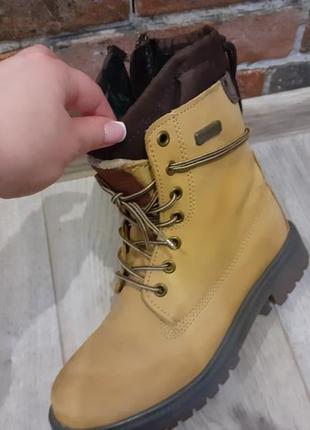 Рыжые ботинки в стиле timberland